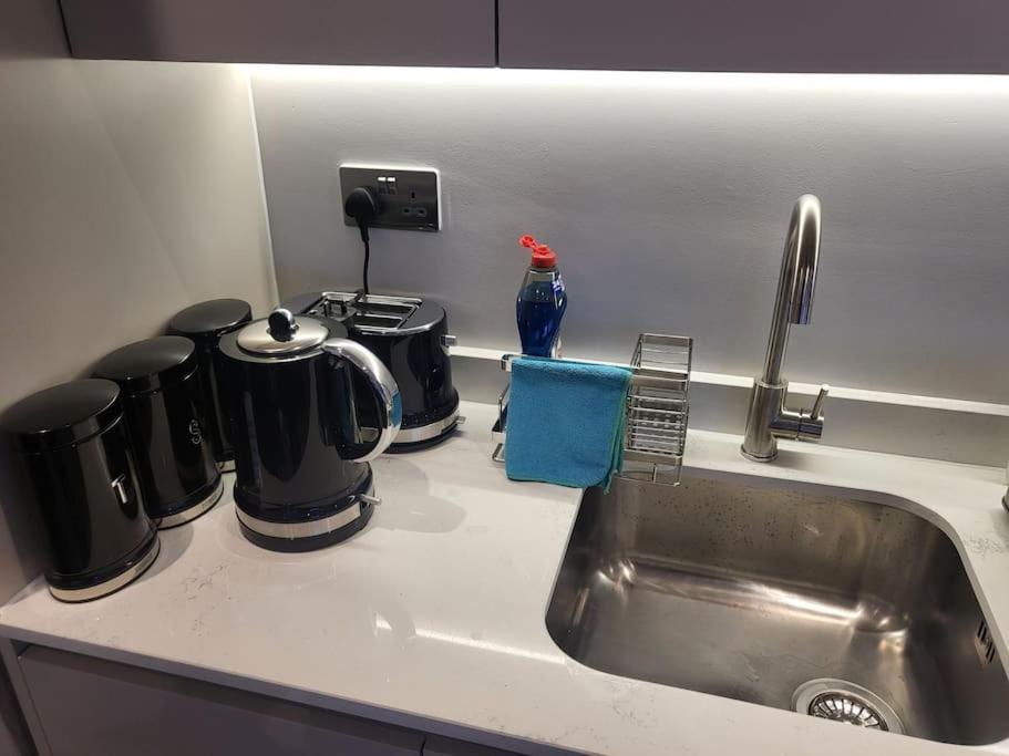 Entire Reigate Apartment Hosted By Pius Exterior photo