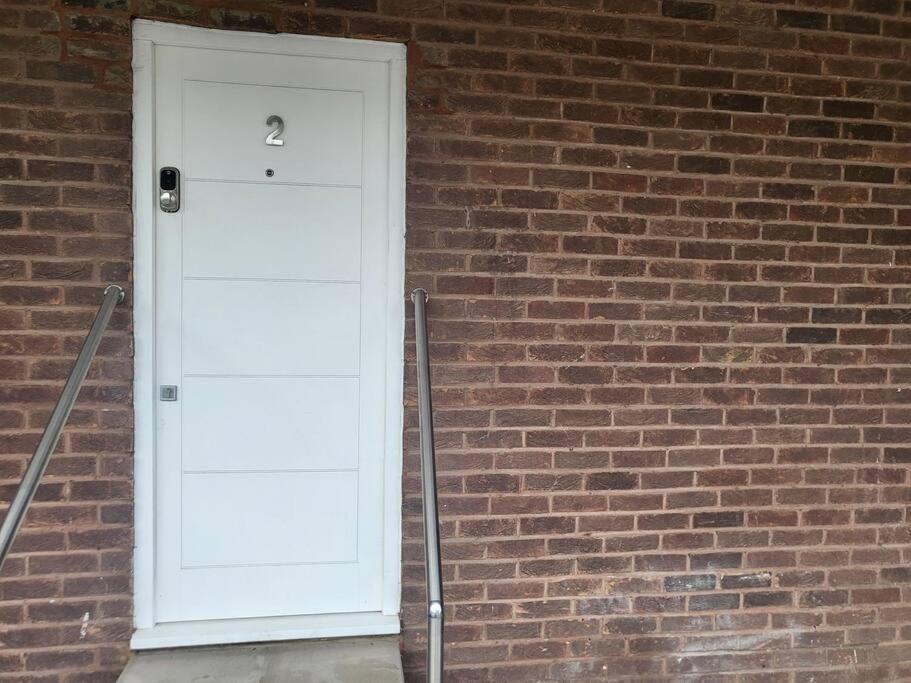 Entire Reigate Apartment Hosted By Pius Exterior photo